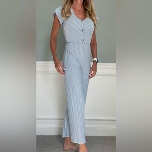 Adorable blue jumper with back cut-out